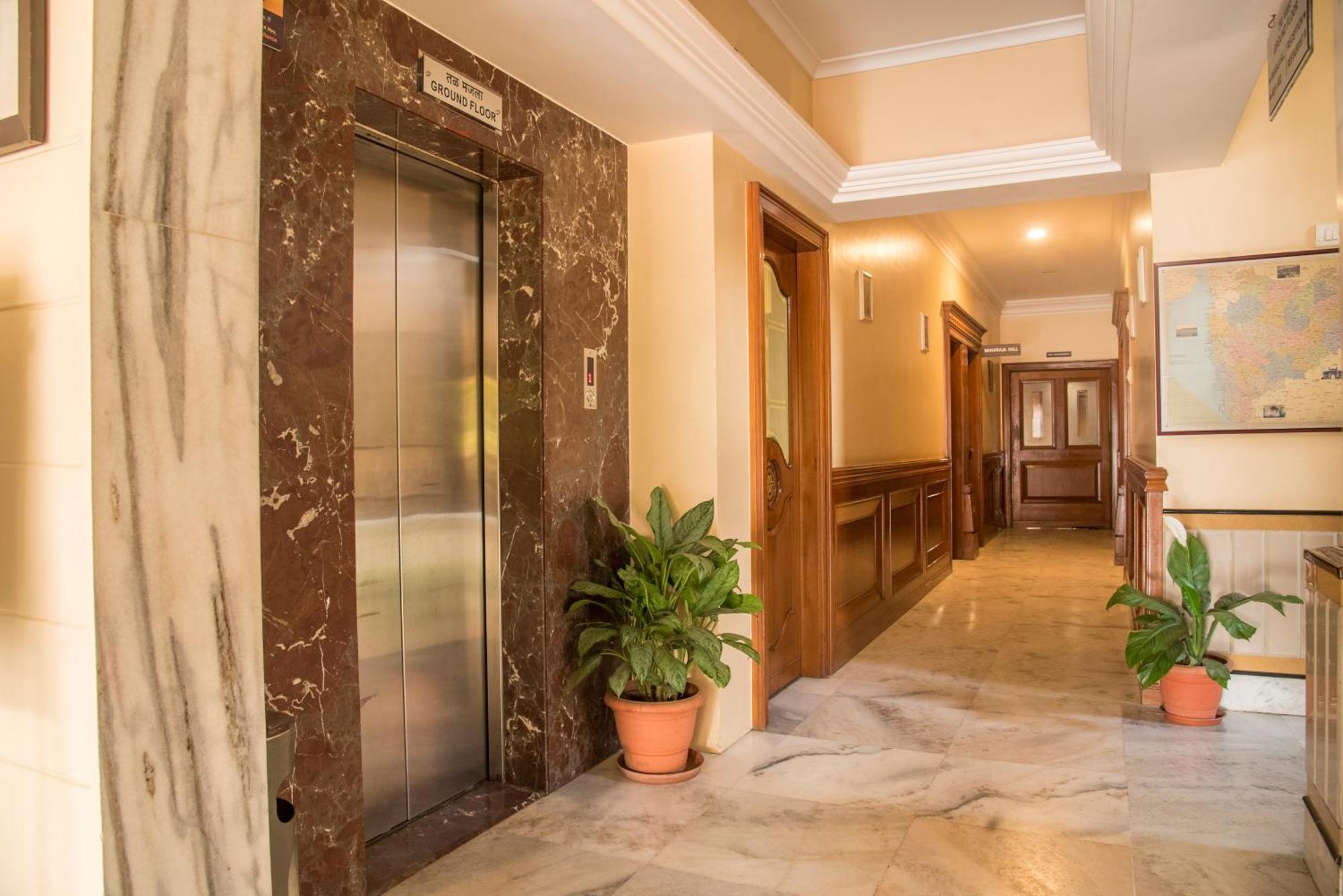 Hotel Ayodhya Kolhapur Eksteriør bilde
