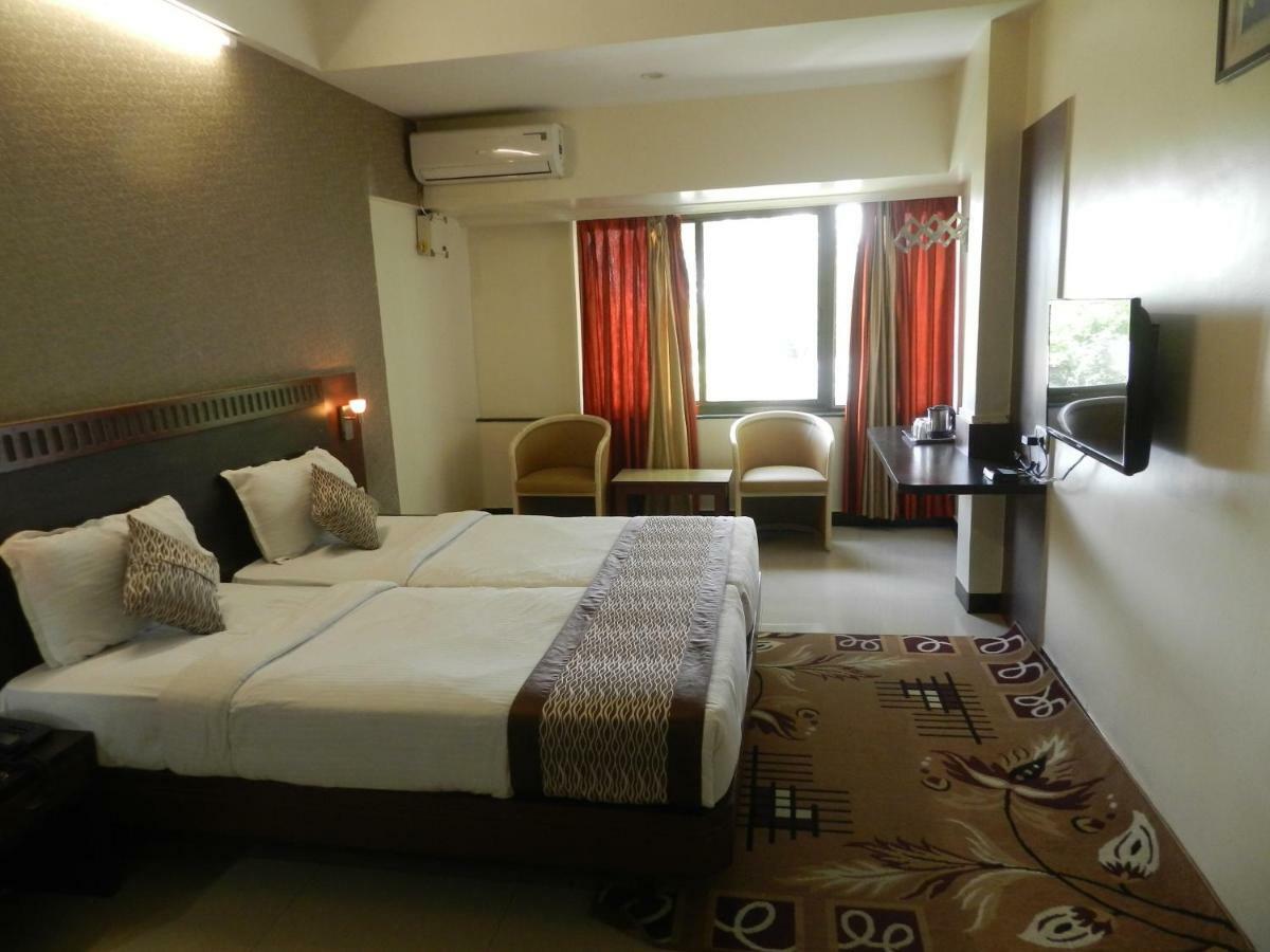 Hotel Ayodhya Kolhapur Eksteriør bilde