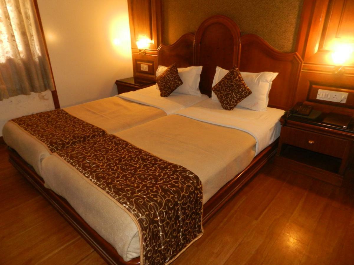 Hotel Ayodhya Kolhapur Eksteriør bilde