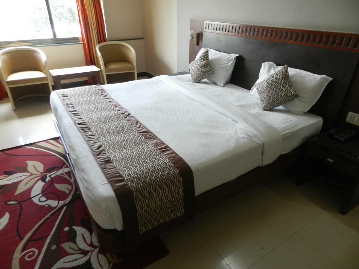 Hotel Ayodhya Kolhapur Eksteriør bilde